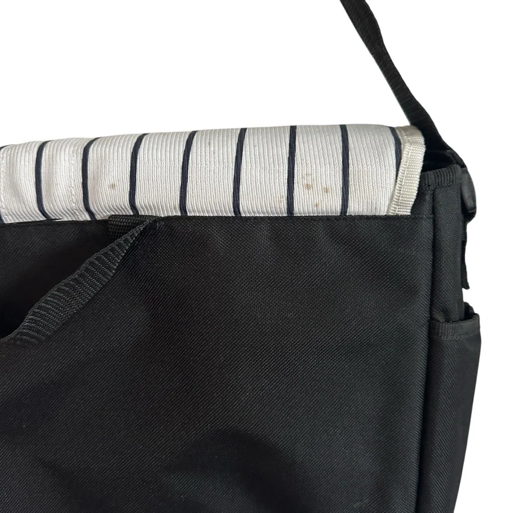 New York Yankees messenger bag for baseball fans NY blue and white
